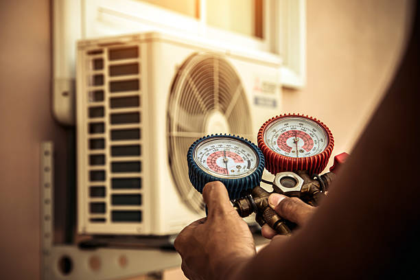 Professional Hvac technician working in Oak Creek, WI